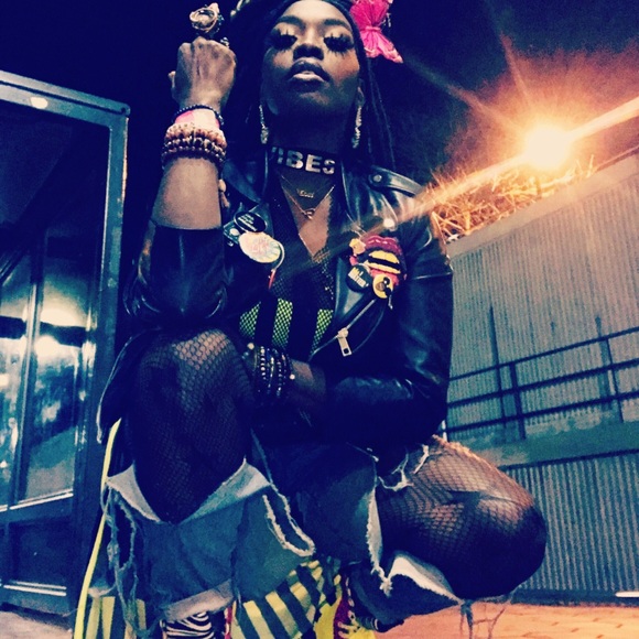 Meet your Posher, Lakesha - Picture 3 of 8